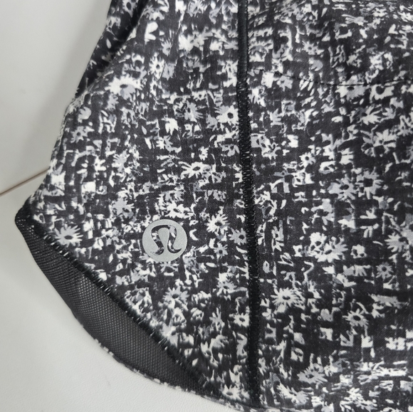 Lululemon Hotty Hot Short 2.5" - Picture 9 of 11